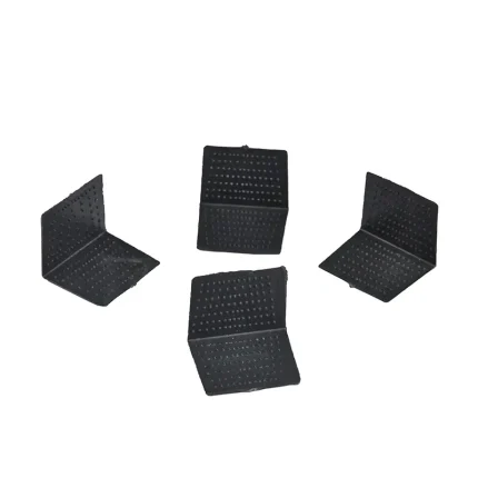 Tüm ambalaj çemberleri ile uyumlu olarak çalışan Plastik Köşebentler, keskin ve sivri kenarlarda çemberin zarar görmemesi ve aynı zamanda çemberin de bağlandığı ürüne zarar vermemesi için tercih edilir.